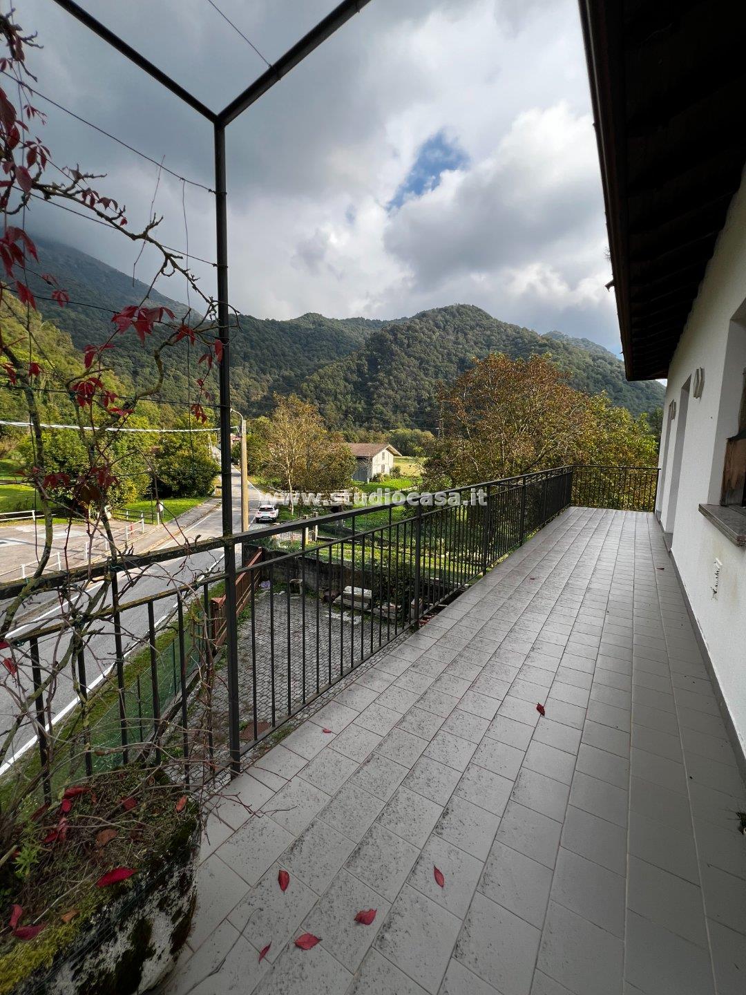 Appartamento in vendita a Carenno