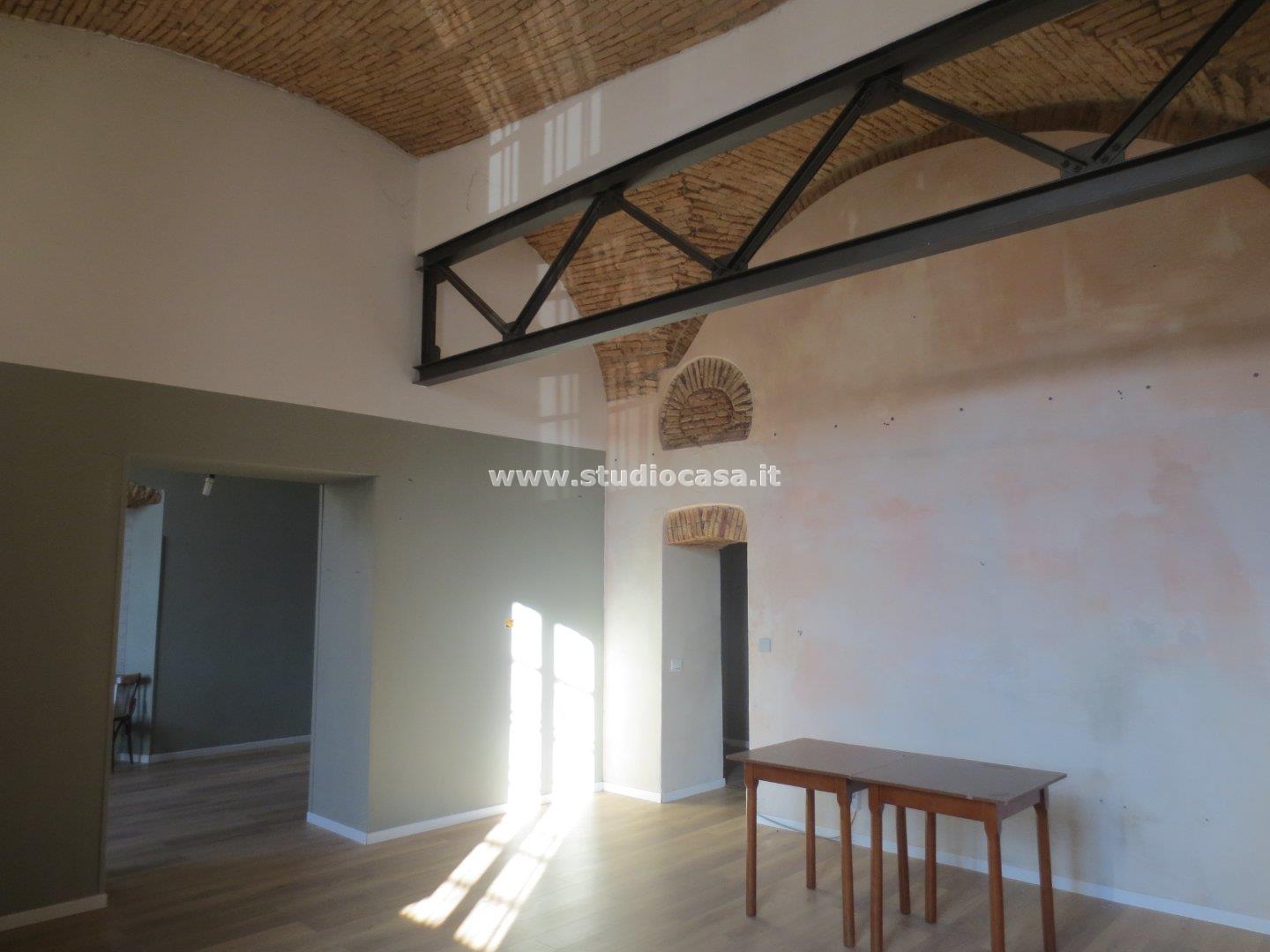 Appartamento in vendita a Erba