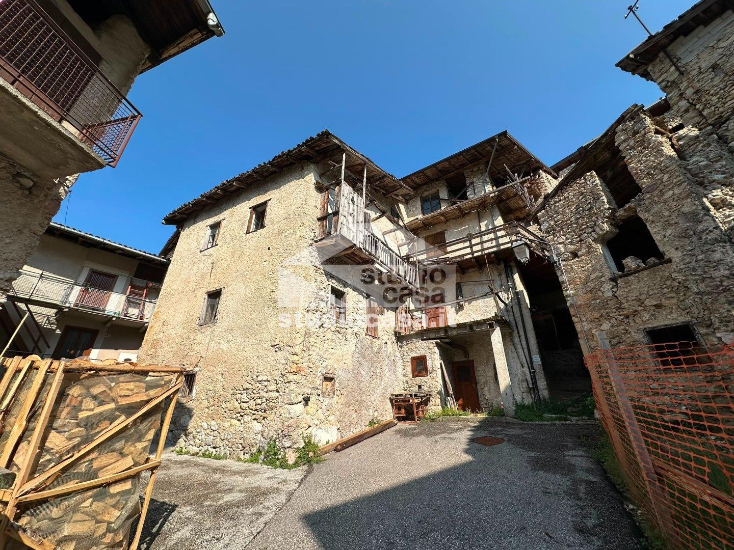 Casa Rustica in vendita a Terragnolo