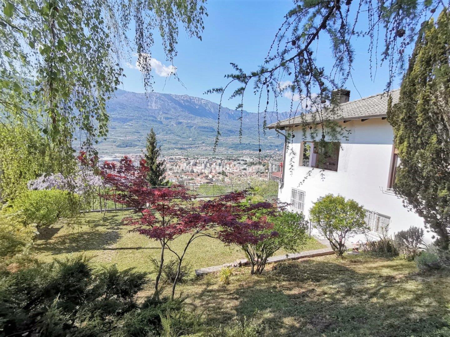 Villa Unifamiliare in vendita a Rovereto