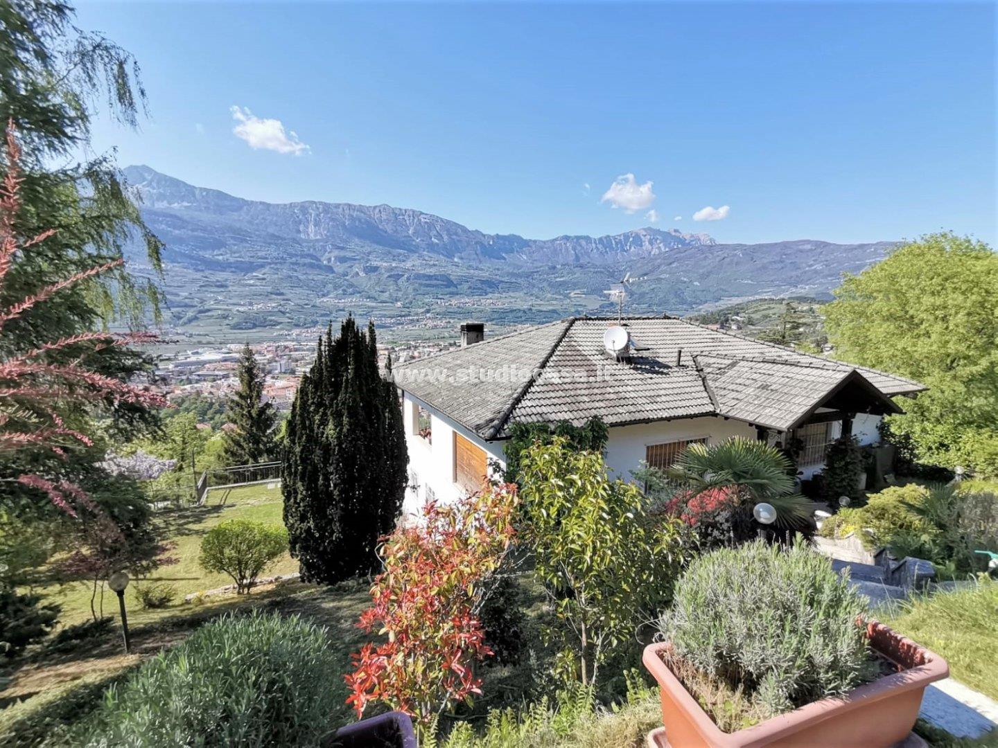 Villa Unifamiliare in vendita a Rovereto