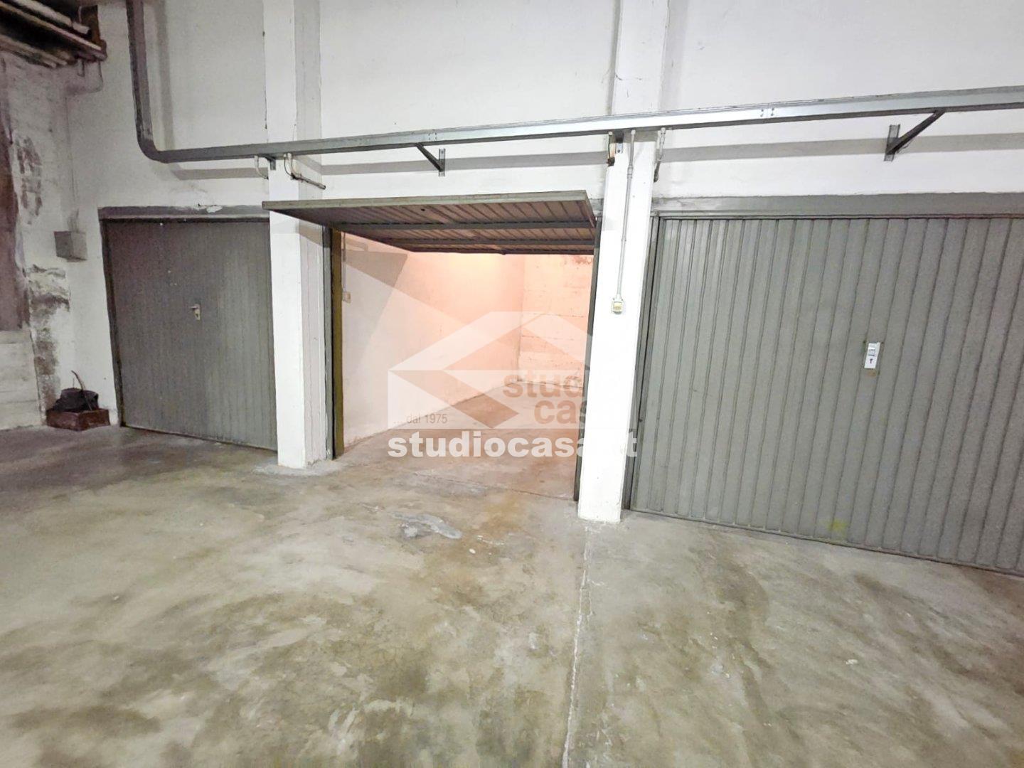 Box / Autorimessa in affitto a Rovereto