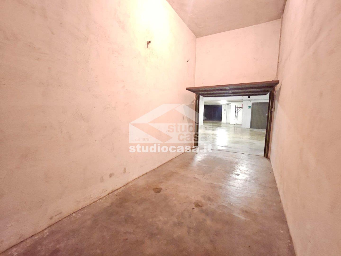 Box / Autorimessa in affitto a Rovereto