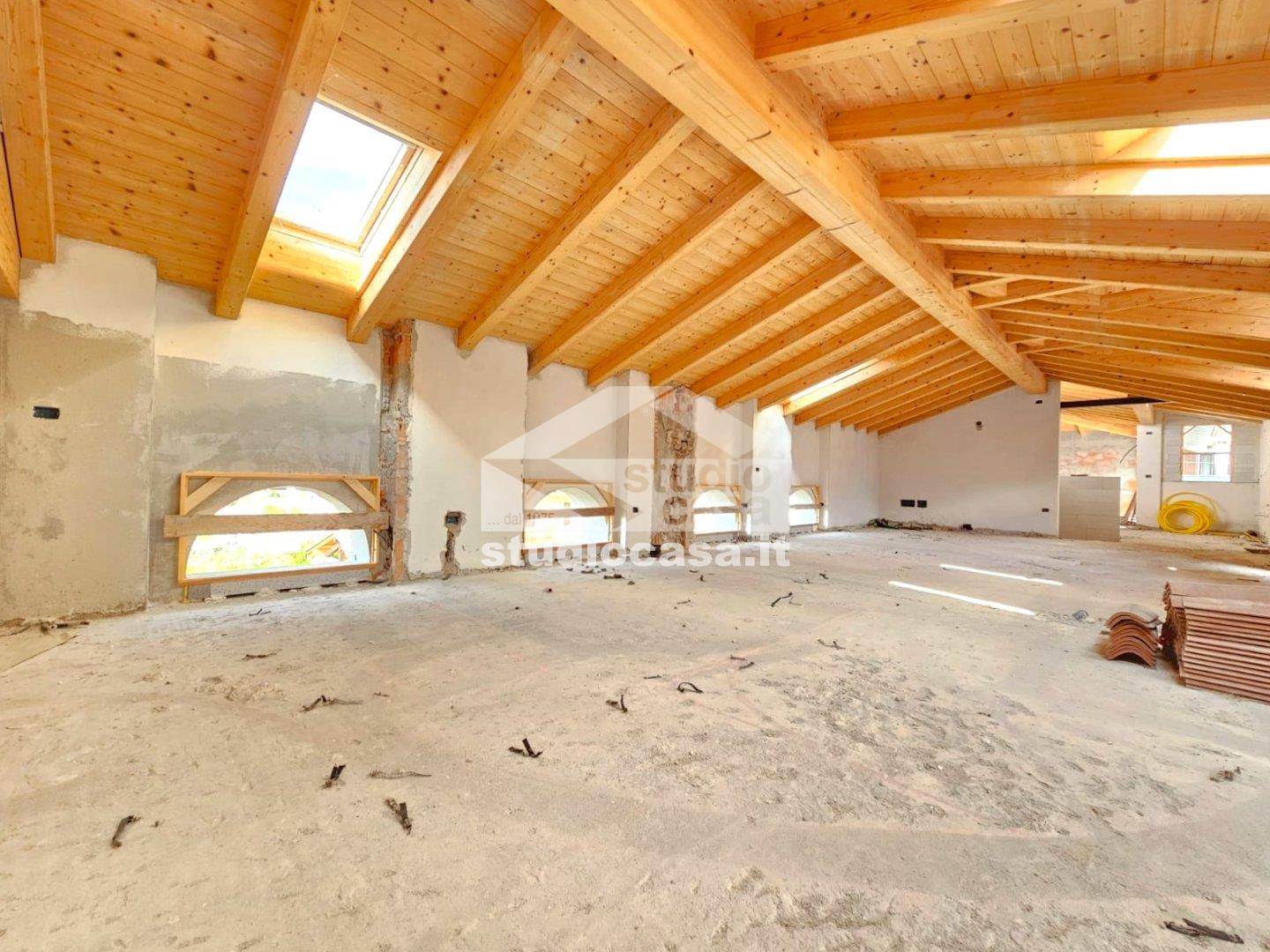 Mansarda in vendita a Nomi