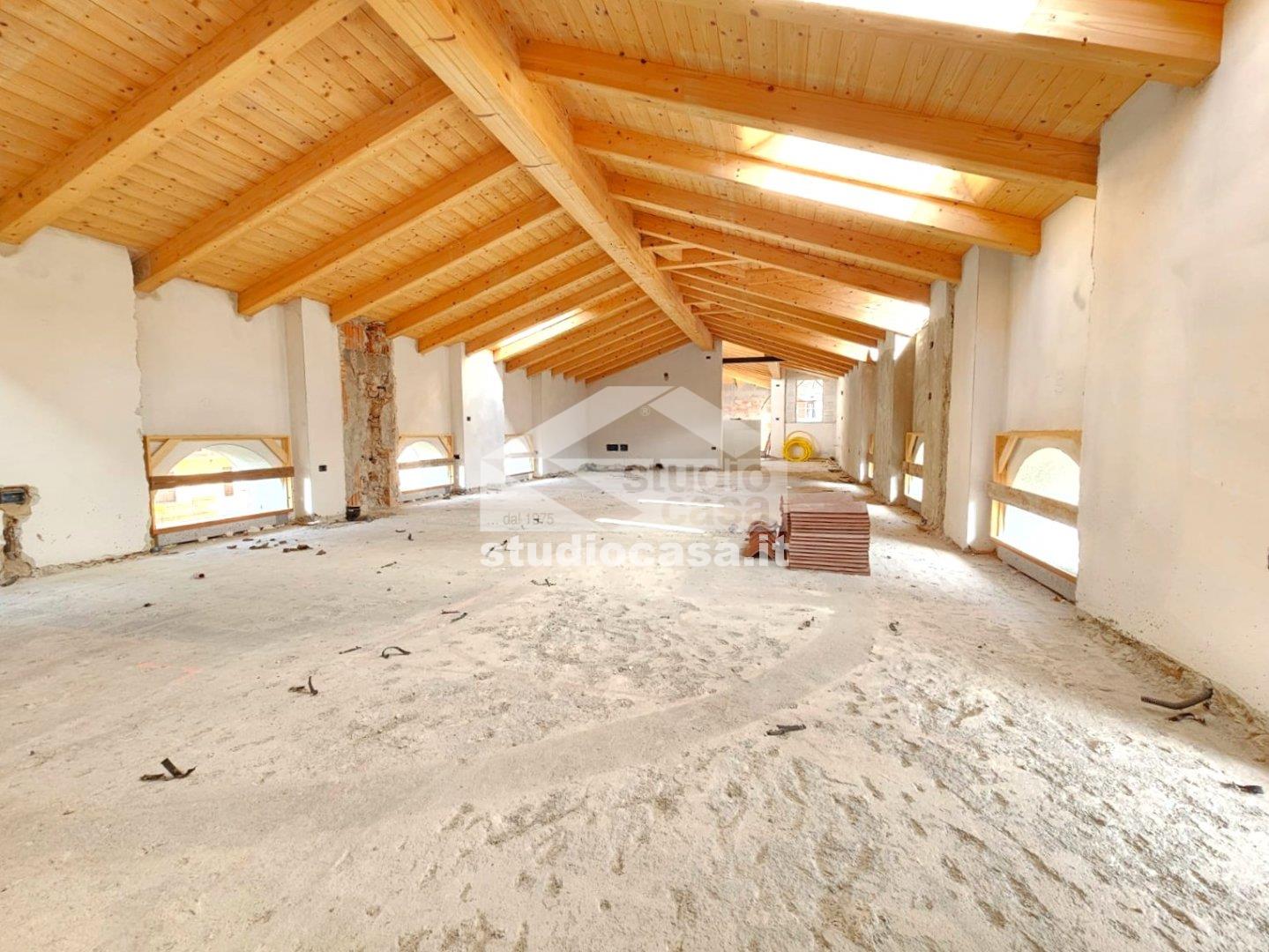 Attico in vendita a Nomi