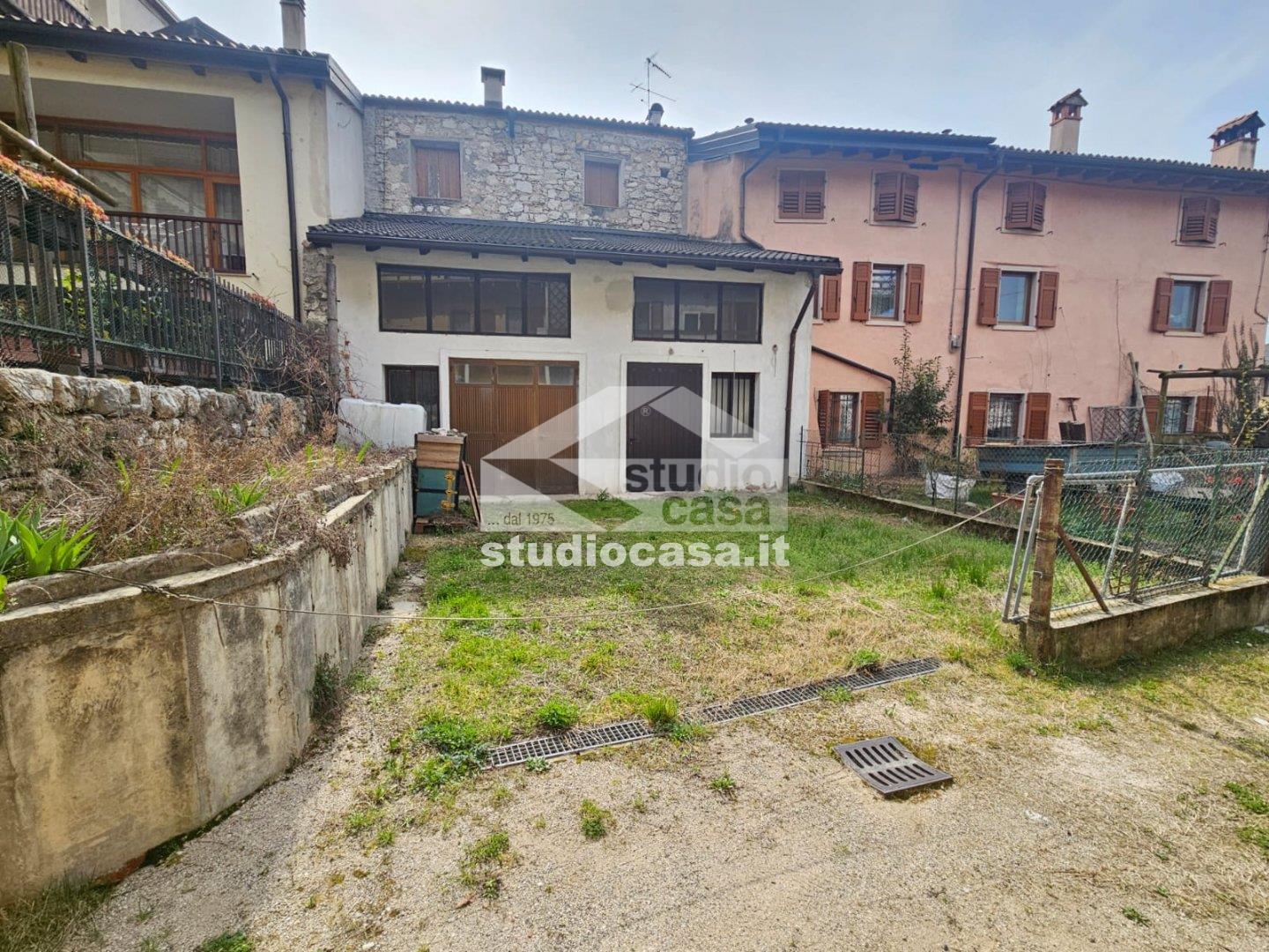 Box / Autorimessa in vendita a Rovereto