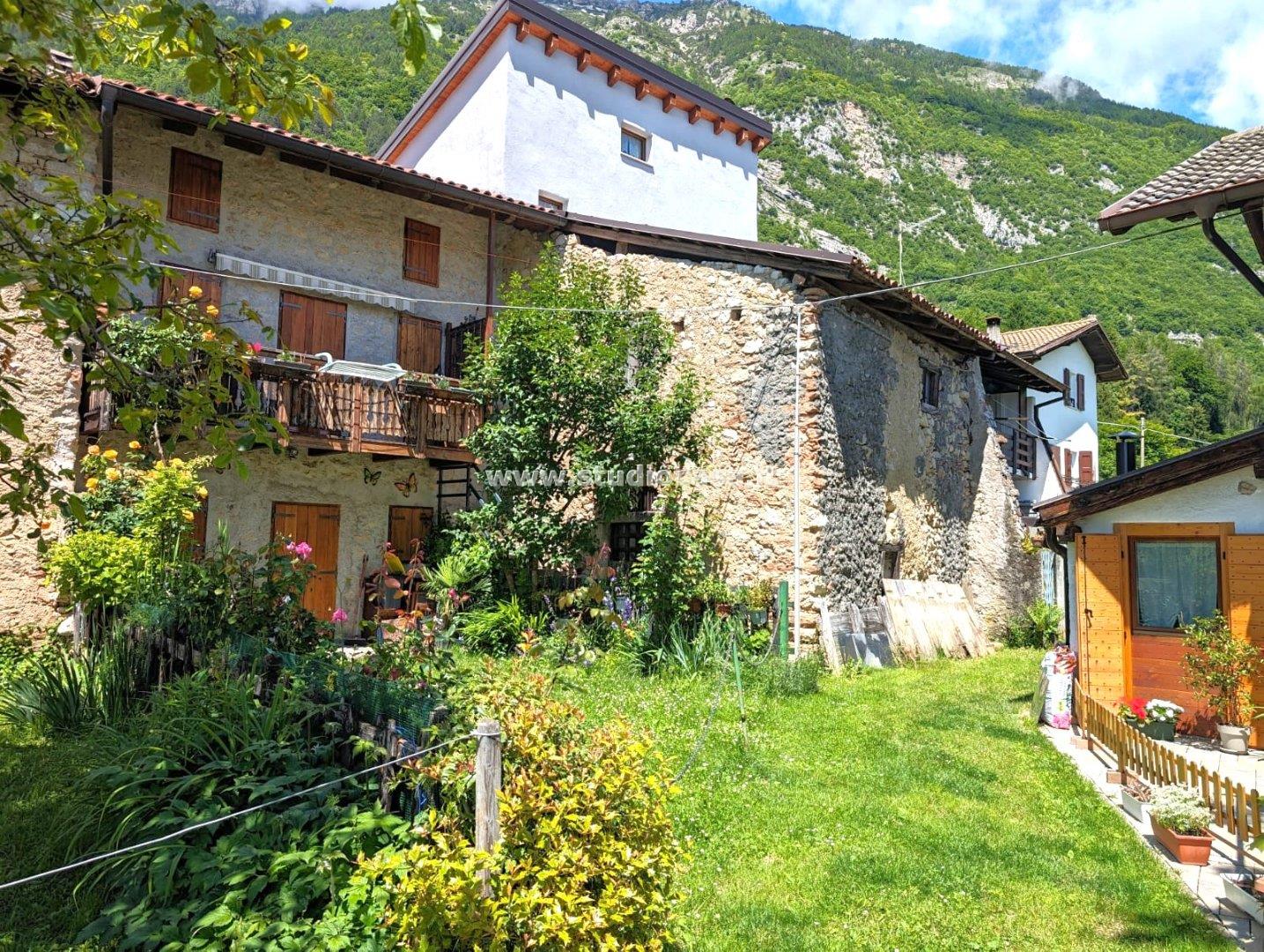 Casa Rustica in vendita a Villa Lagarina