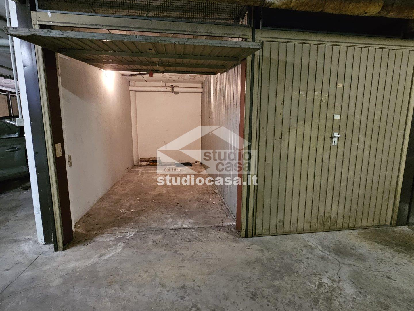 Box / Autorimessa in vendita a Rovereto