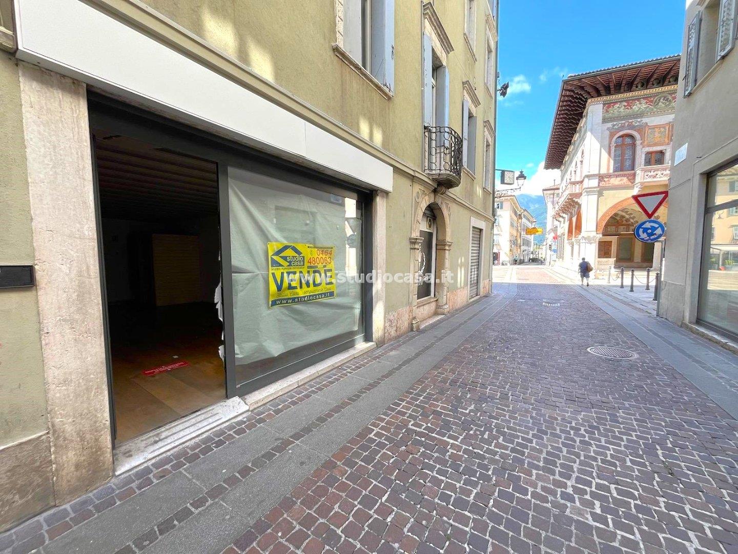 Negozio in vendita a Rovereto