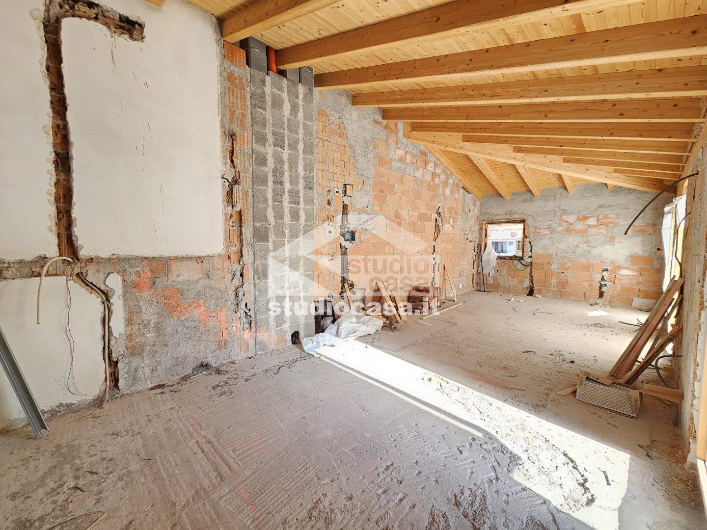 Attico in vendita a Nomi