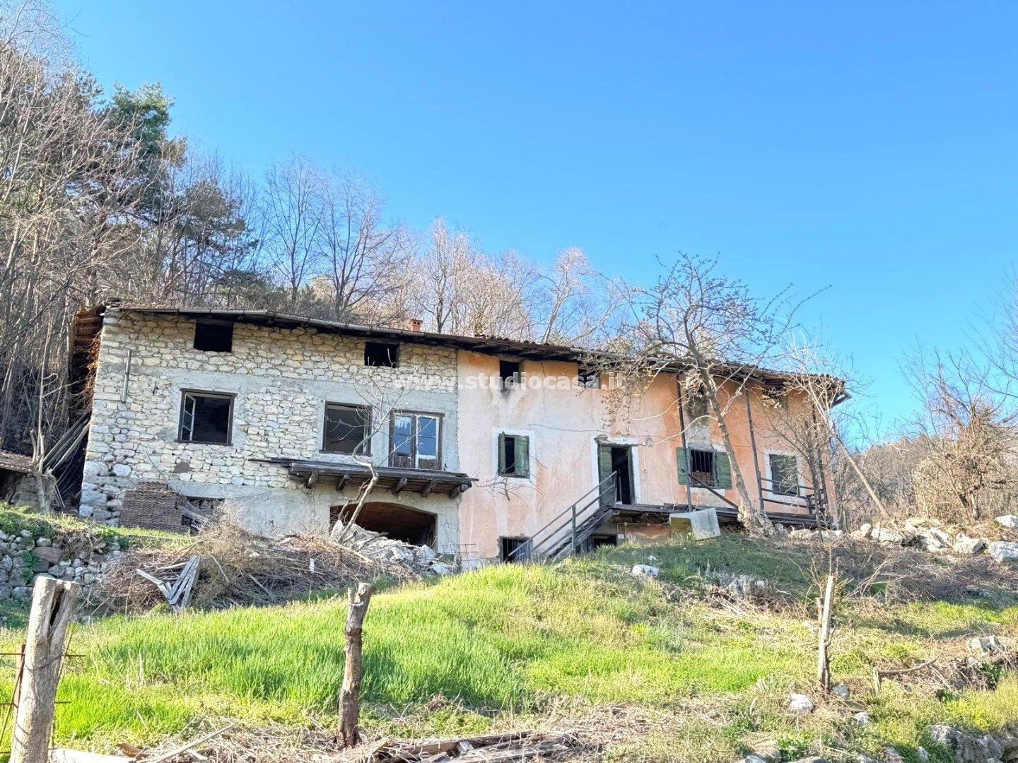Casa Rustica in vendita a Villa Lagarina