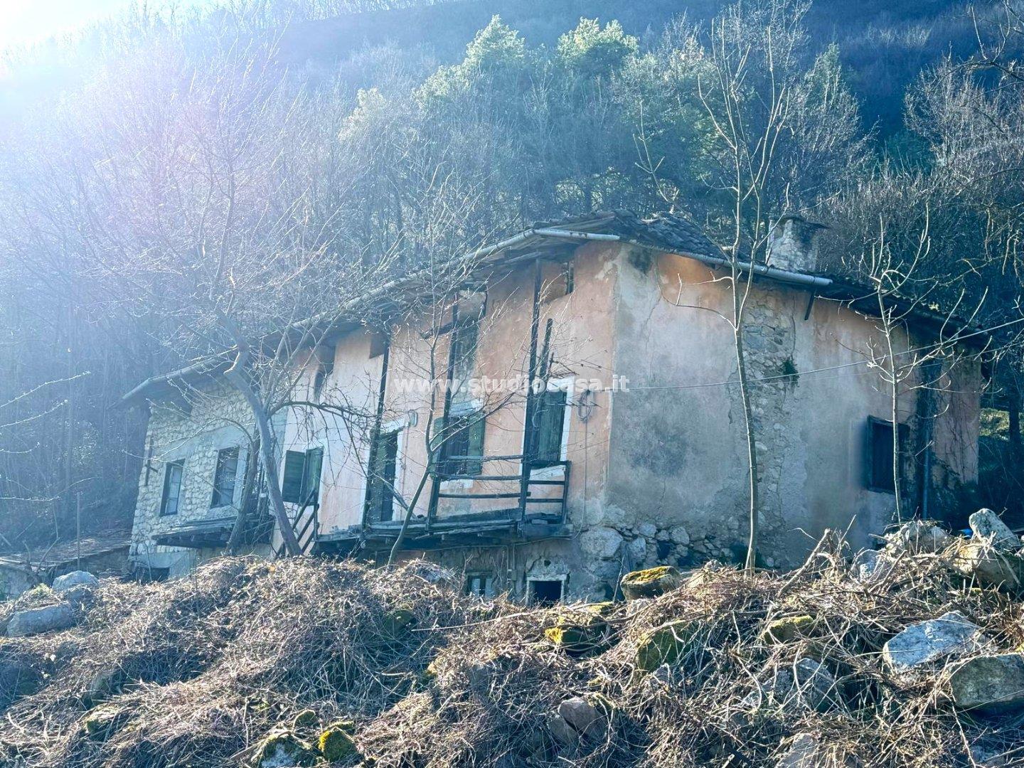 Casa Rustica in vendita a Villa Lagarina