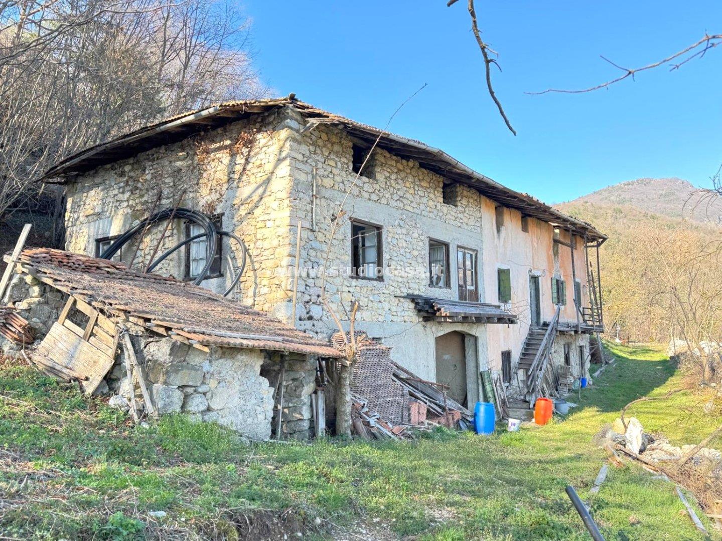 Casa Rustica in vendita a Villa Lagarina