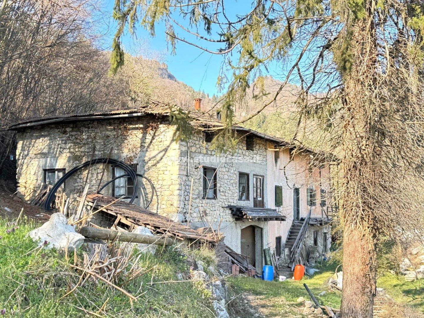 Casa Rustica in vendita a Villa Lagarina
