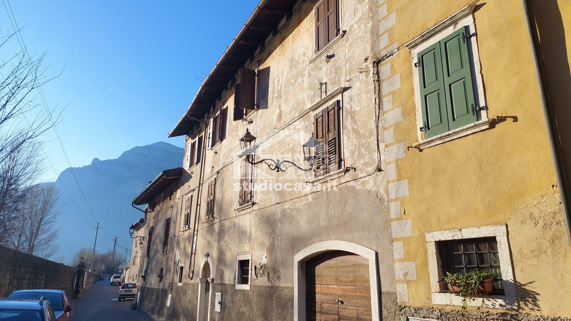 Casa Bifamiliare in vendita a Avio