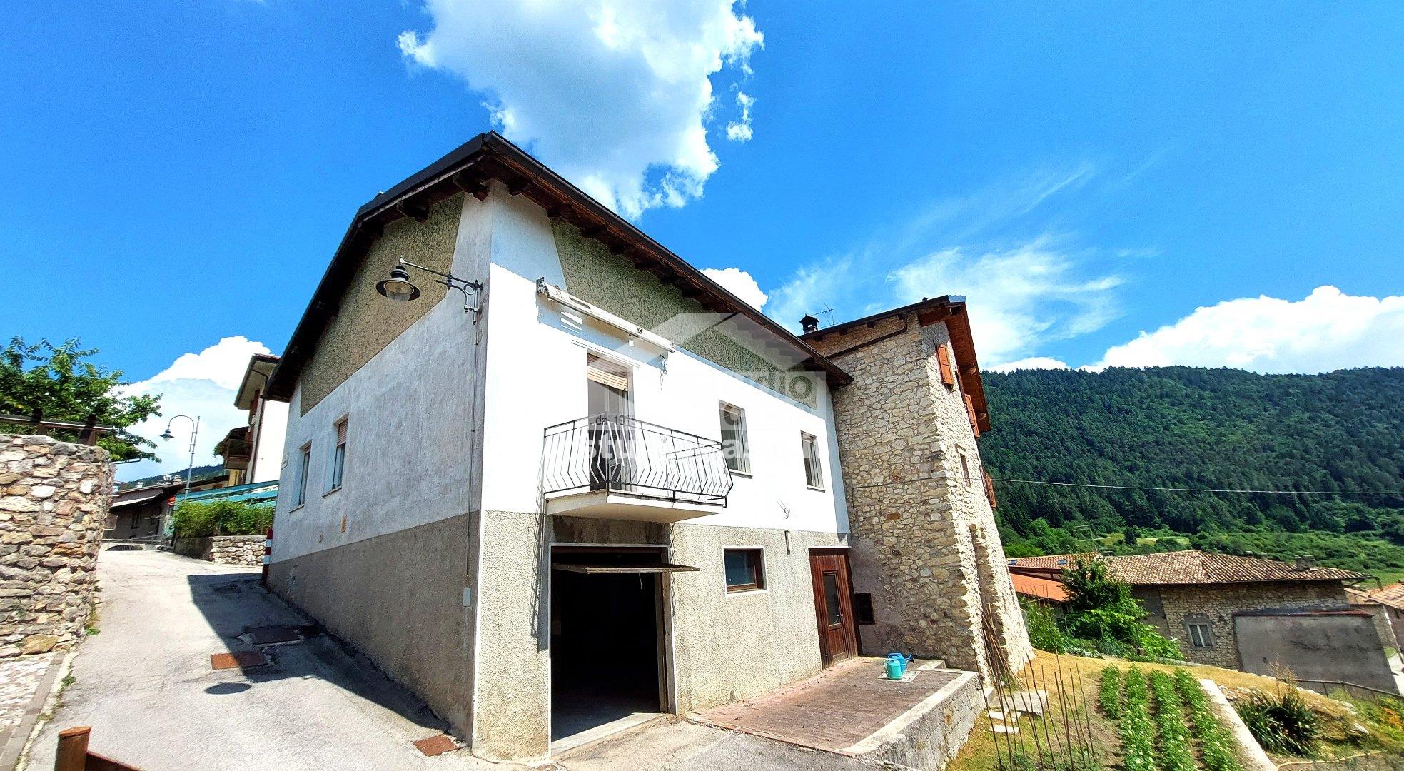 Casa Unifamiliare in vendita a Ronzo-Chienis