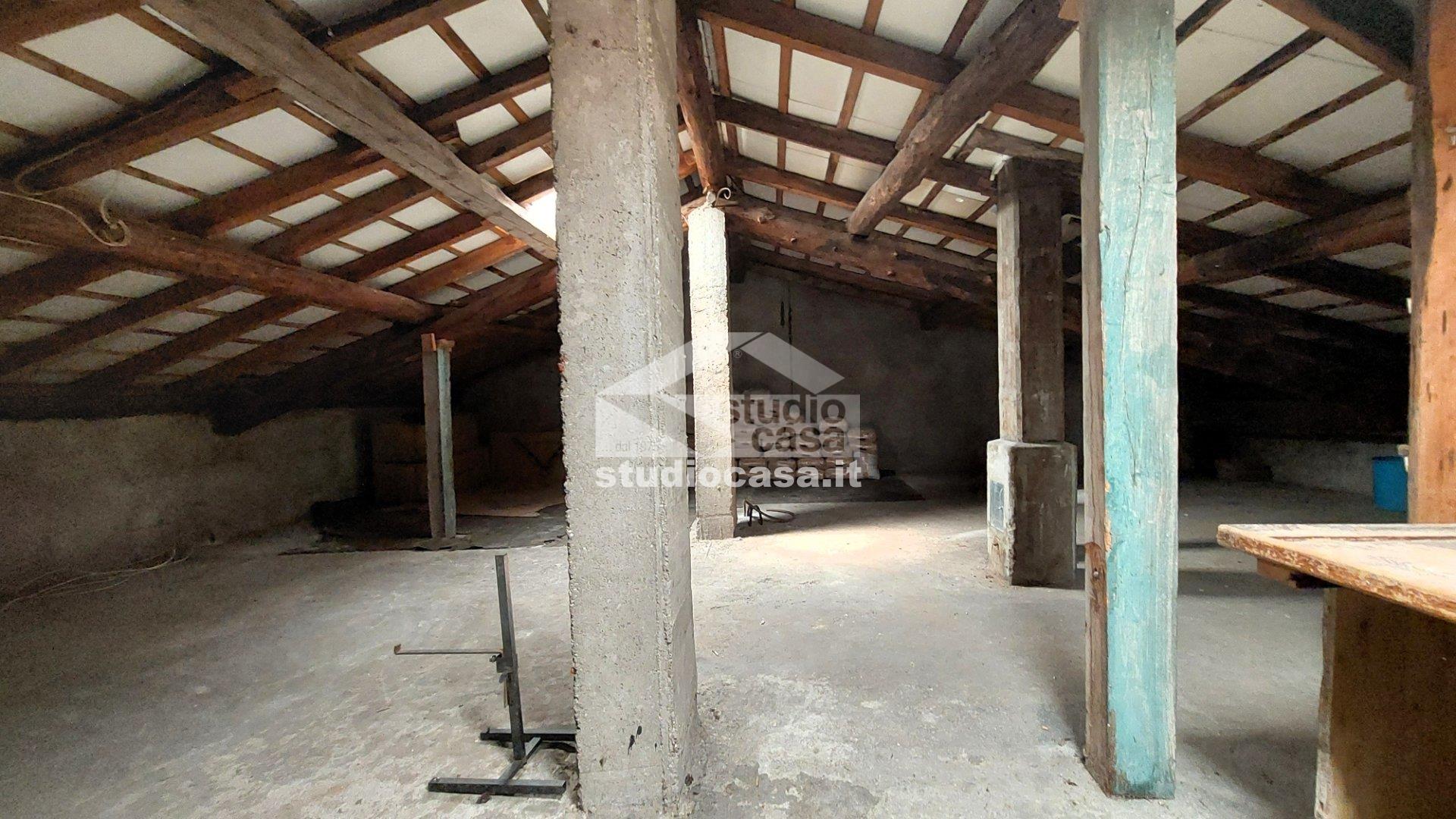 Casa Unifamiliare in vendita a Ronzo-Chienis