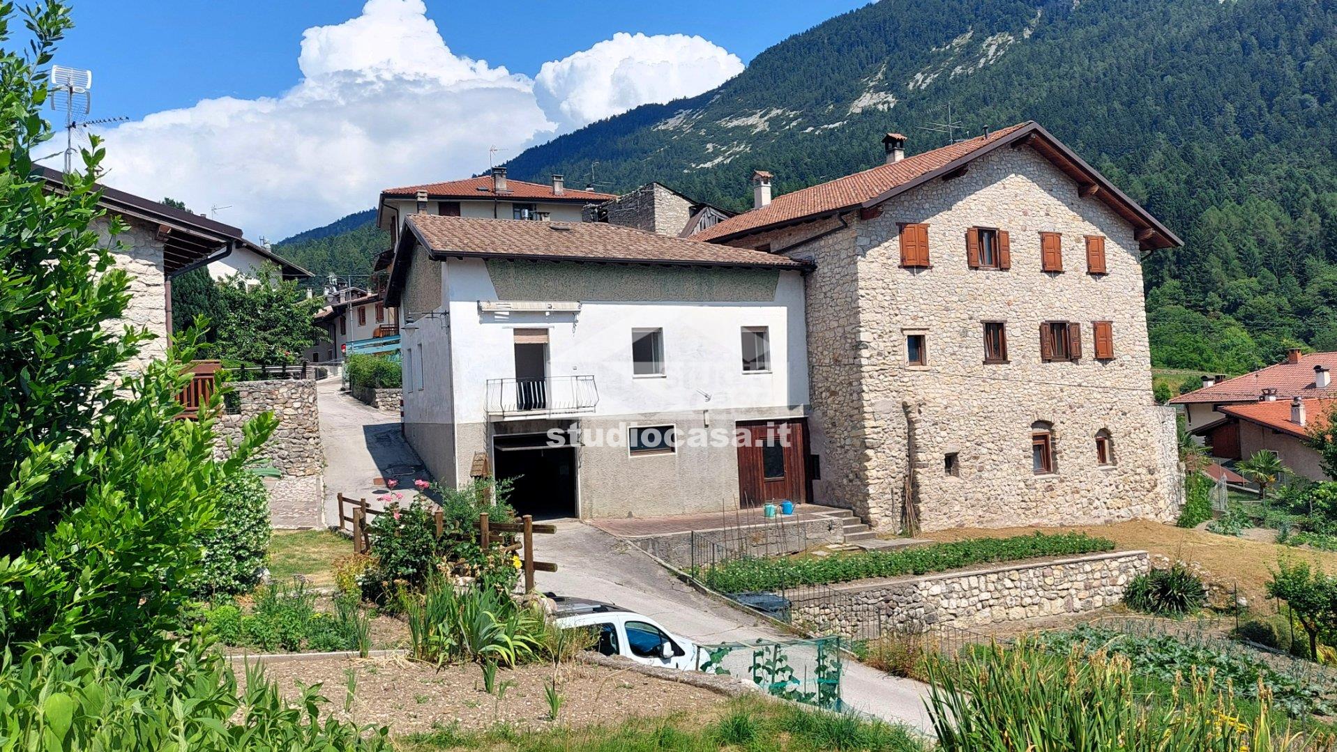Casa Unifamiliare in vendita a Ronzo-Chienis