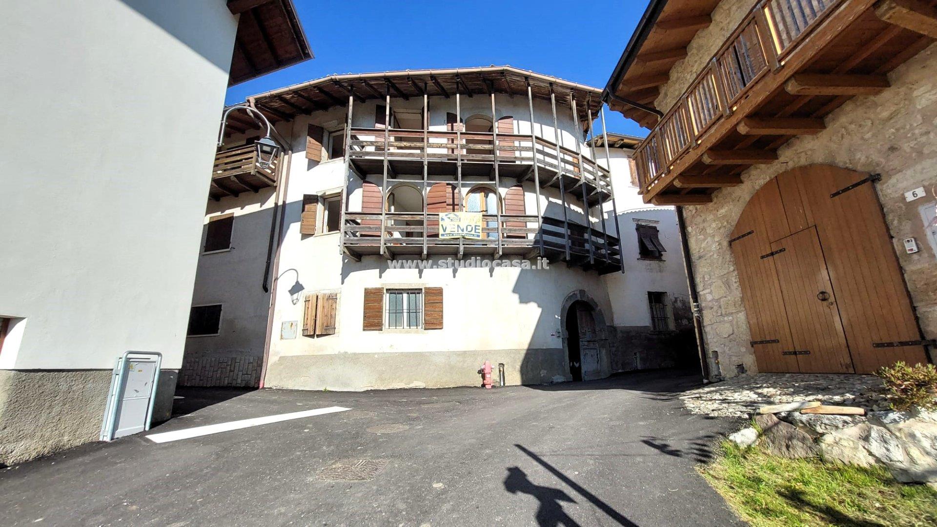 Casa Bifamiliare in vendita a Ronzo-Chienis