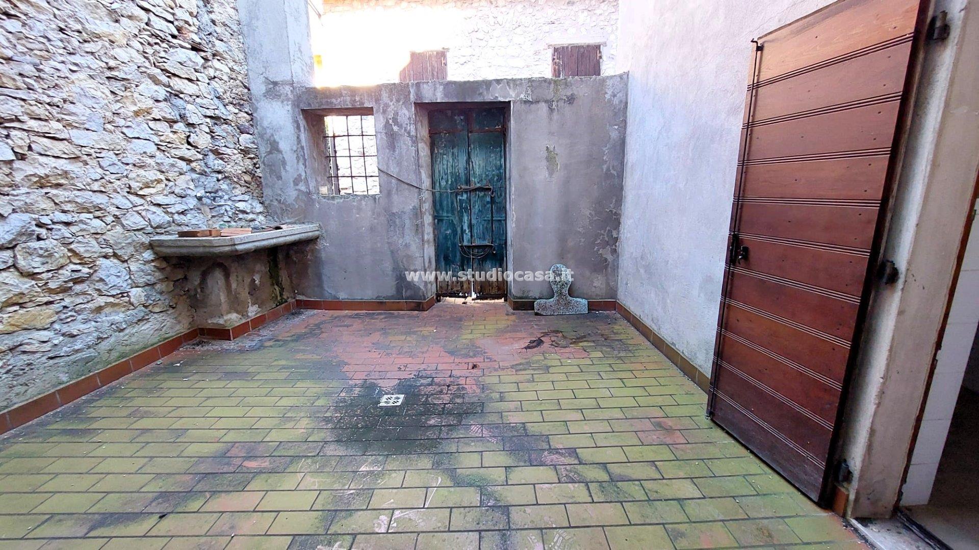 Casa Bifamiliare in vendita a Ronzo-Chienis