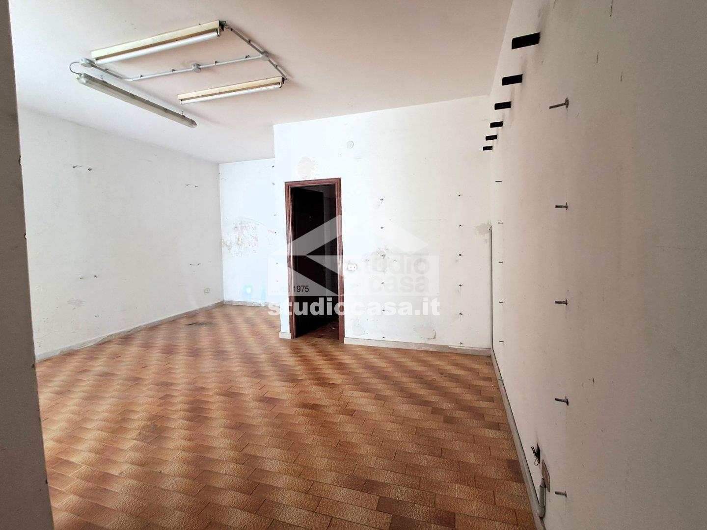 Magazzino in vendita a Mori