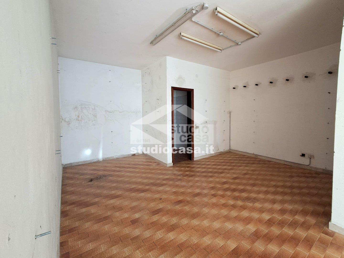 Magazzino in vendita a Mori