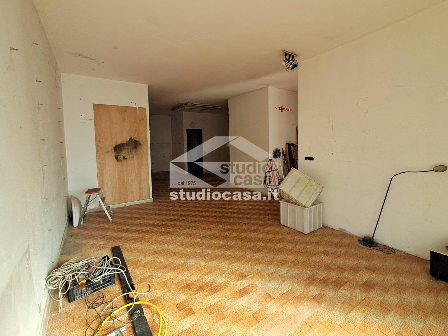 Magazzino in vendita a Mori
