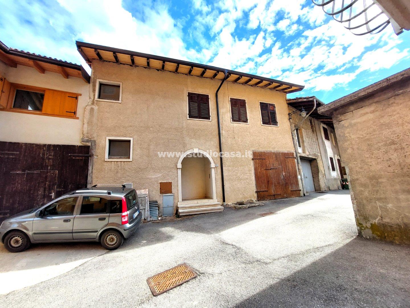 Casa Unifamiliare in vendita a Ronzo-Chienis