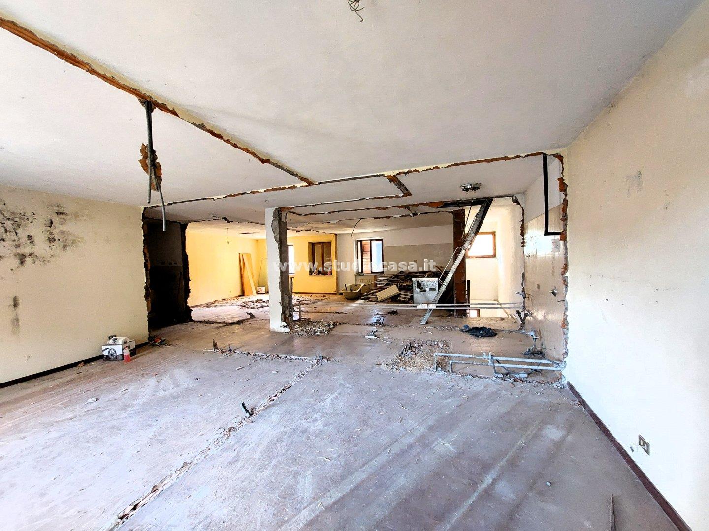 Casa Unifamiliare in vendita a Ronzo-Chienis
