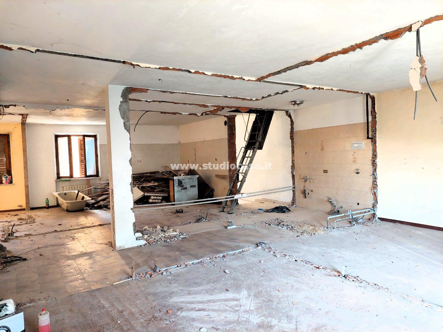 Casa Unifamiliare in vendita a Ronzo-Chienis