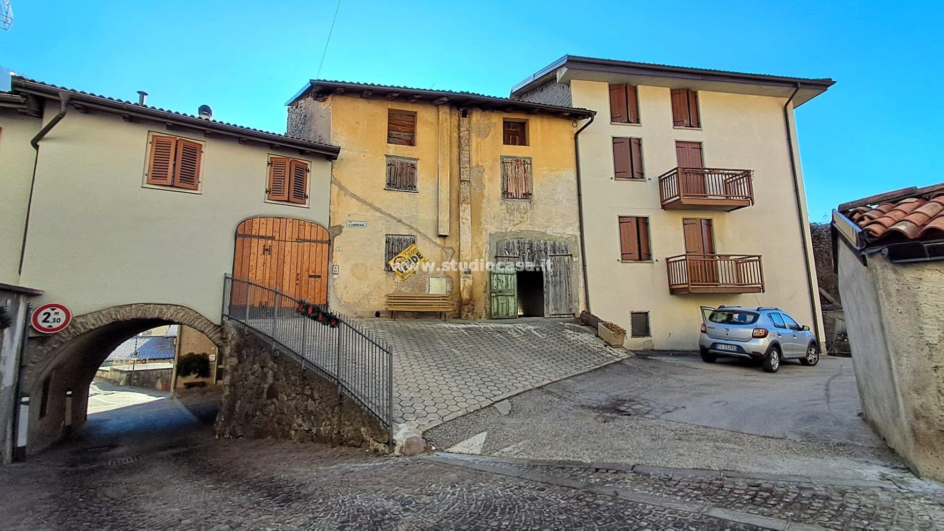 Casa Unifamiliare in vendita a Ronzo-Chienis