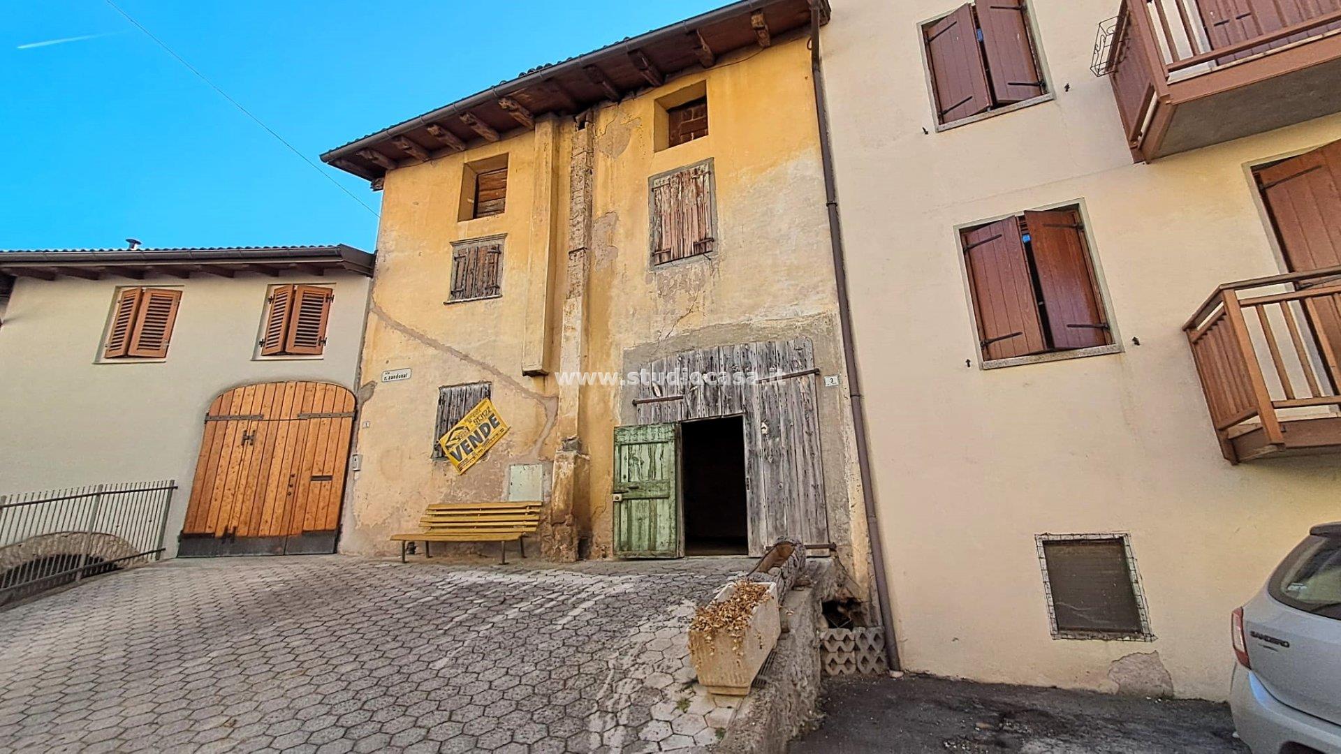 Casa Unifamiliare in vendita a Ronzo-Chienis