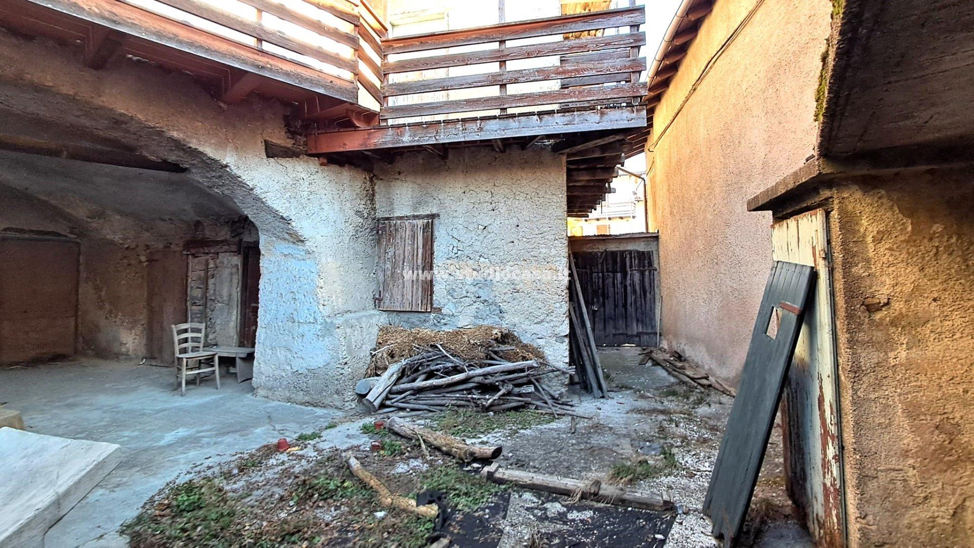 Casa Unifamiliare in vendita a Ronzo-Chienis