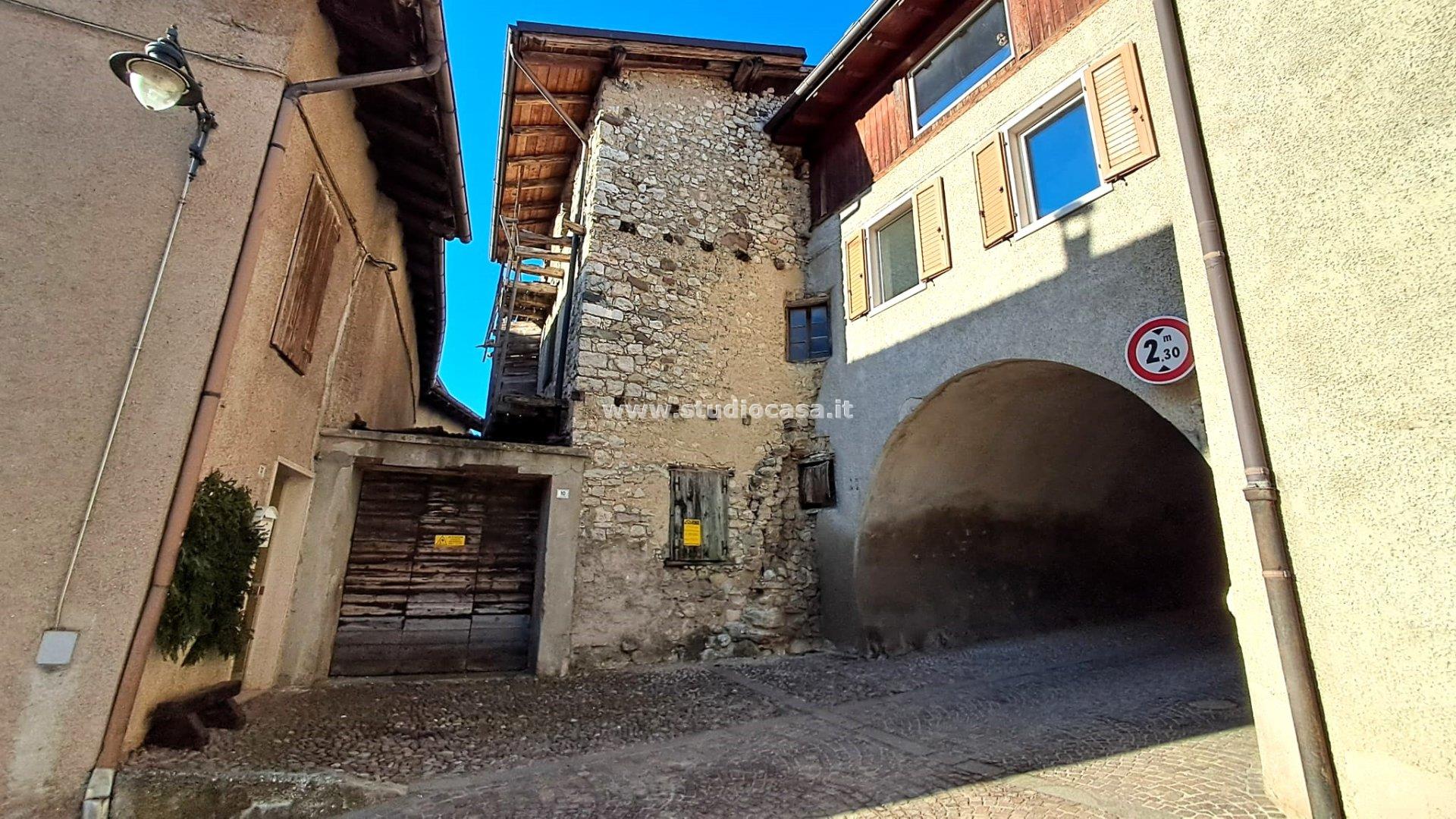 Casa Unifamiliare in vendita a Ronzo-Chienis