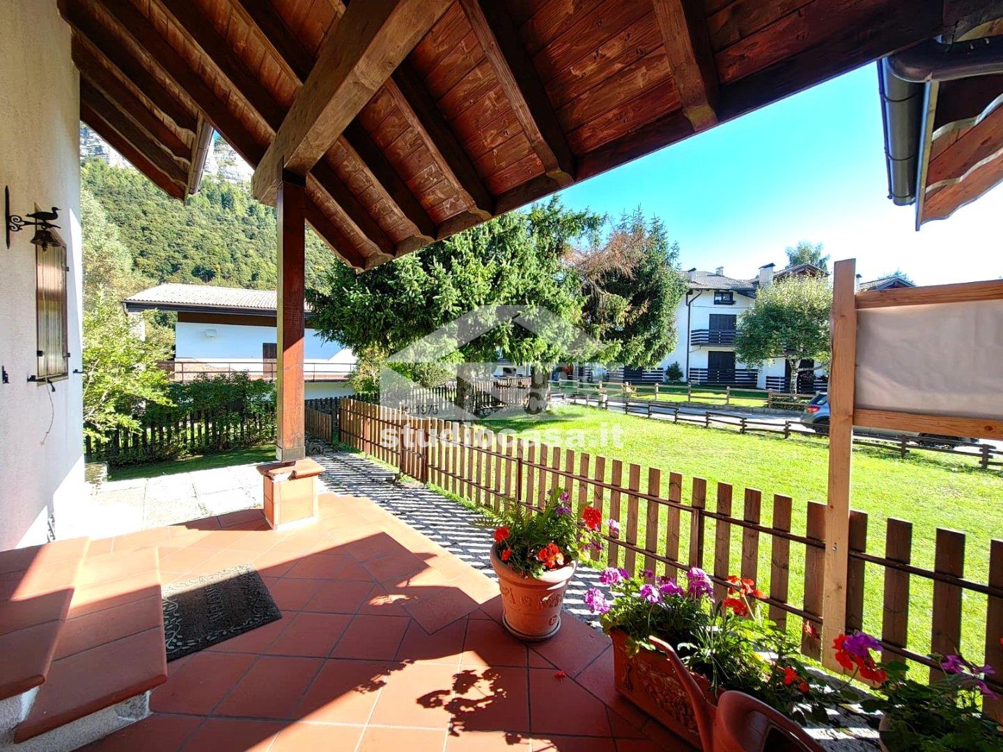 Villa a schiera di testa in vendita a Brentonico