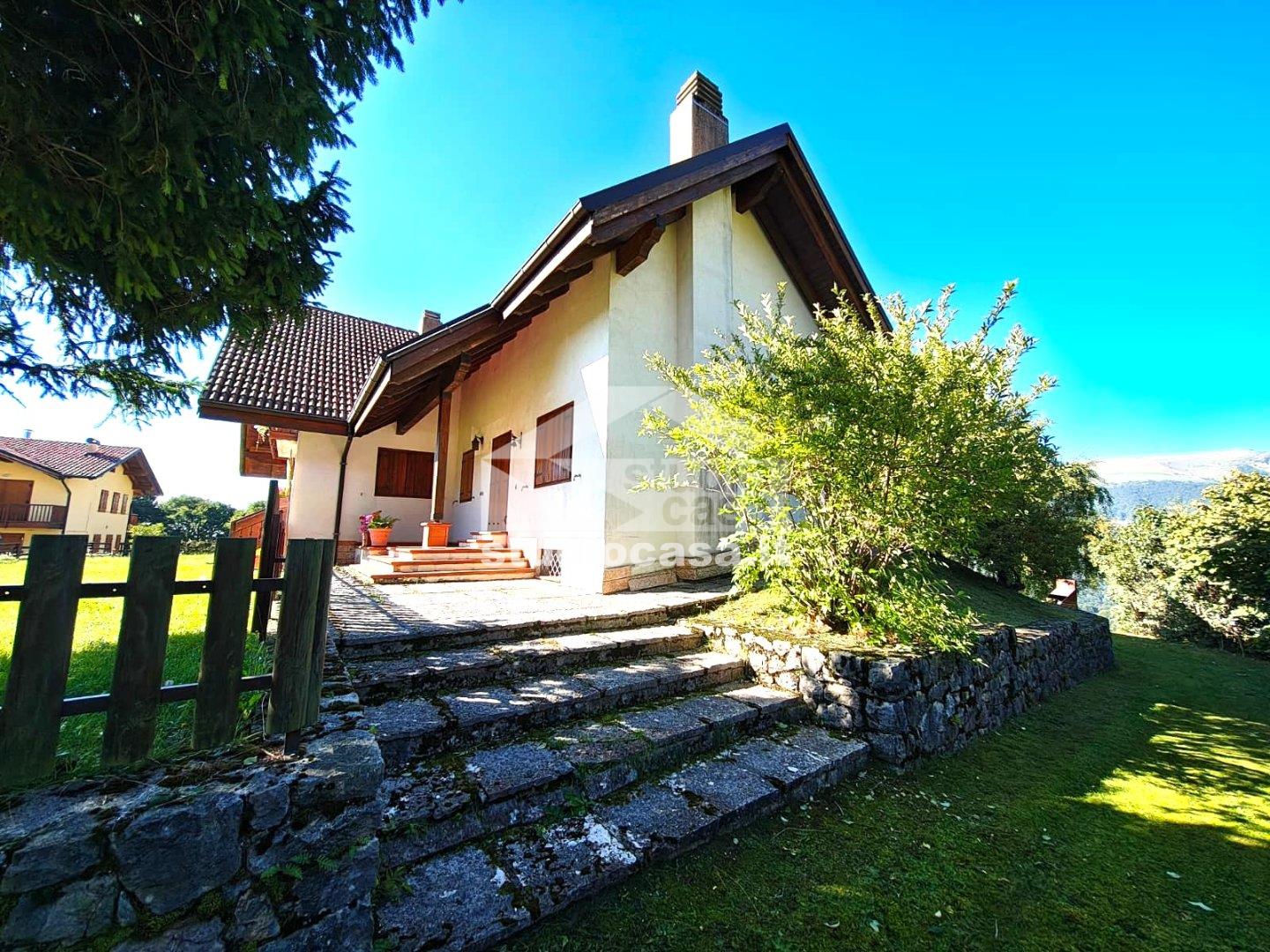 Villa a schiera di testa in vendita a Brentonico