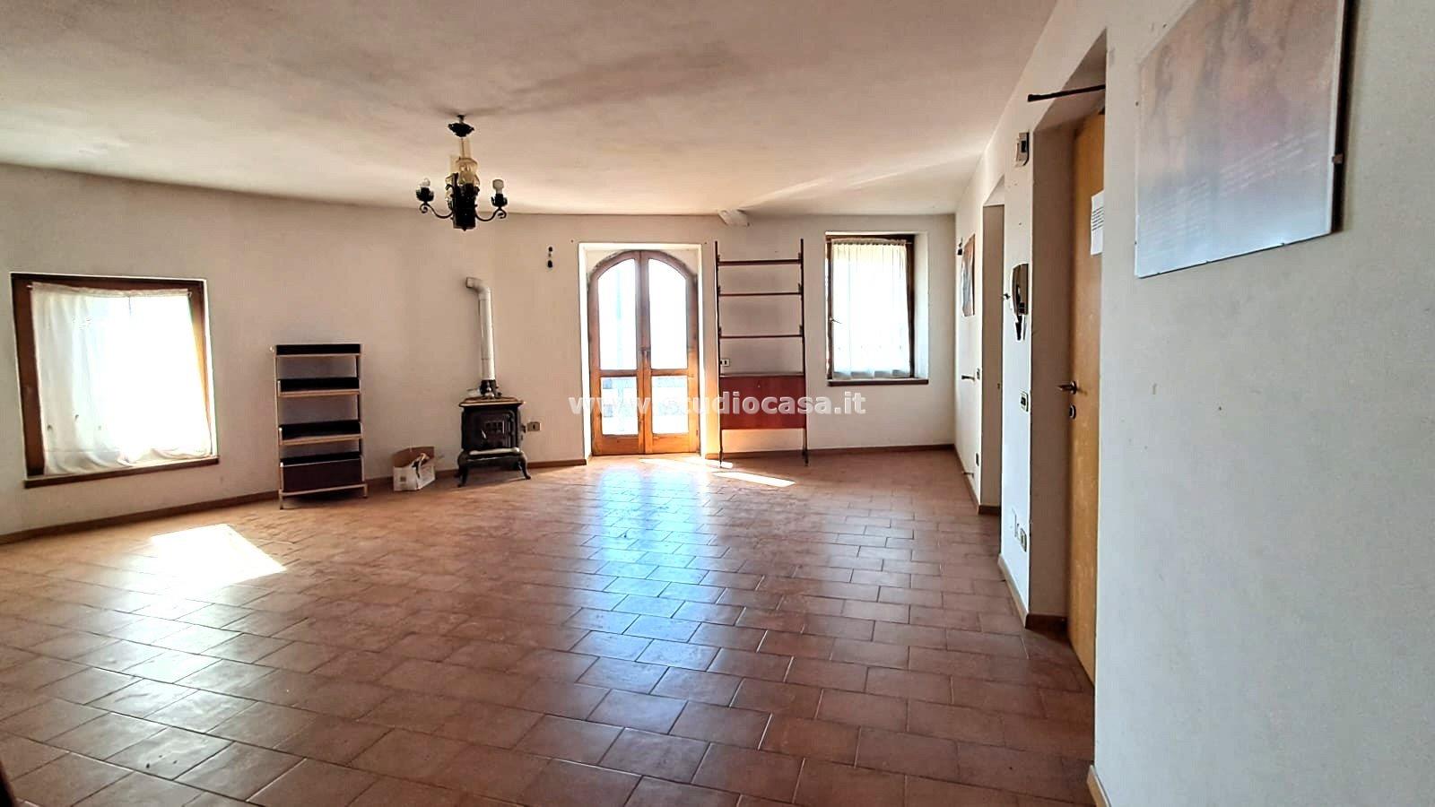 Casa Bifamiliare in vendita a Ronzo-Chienis