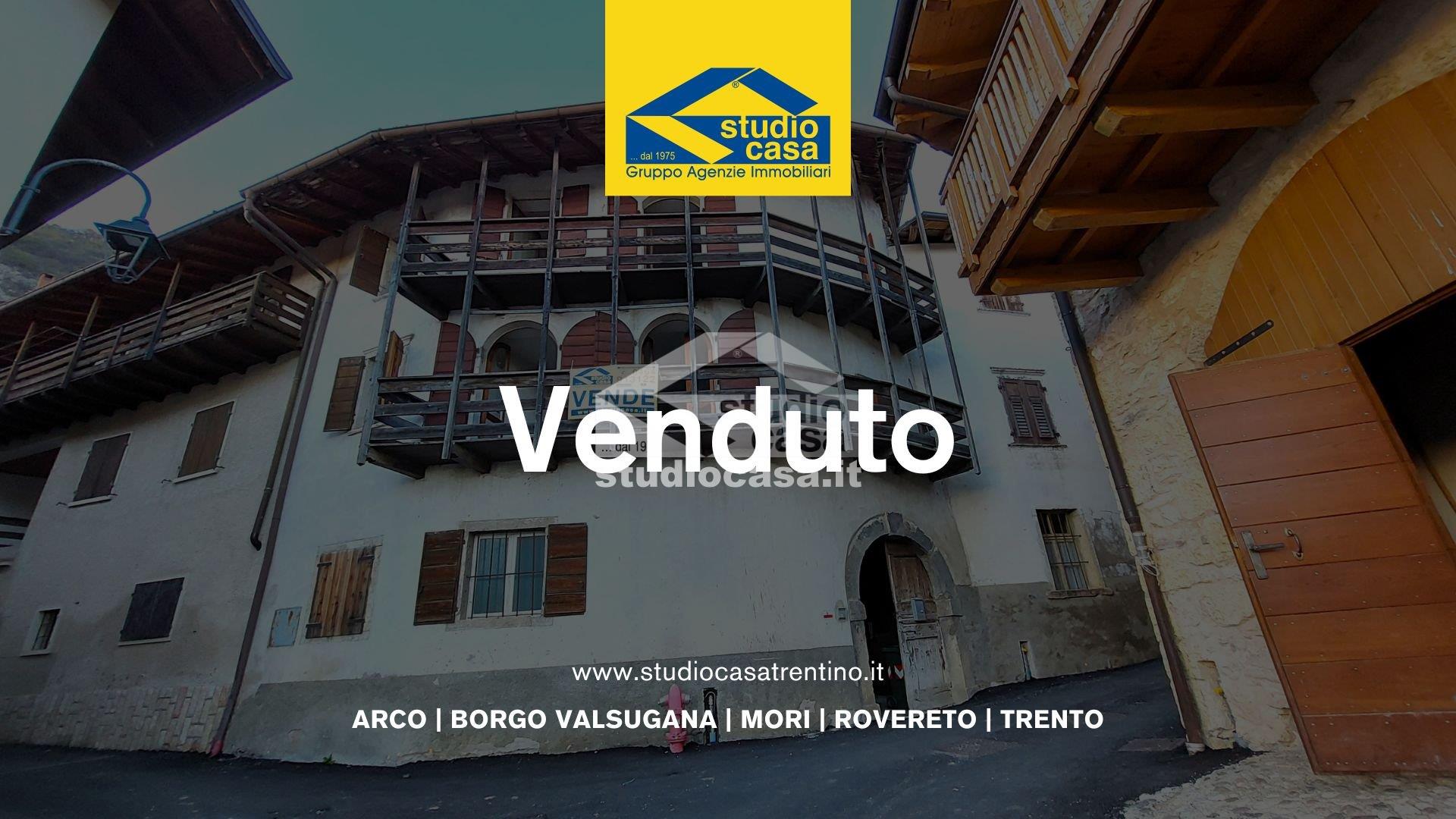 Casa Bifamiliare in vendita a Ronzo-Chienis