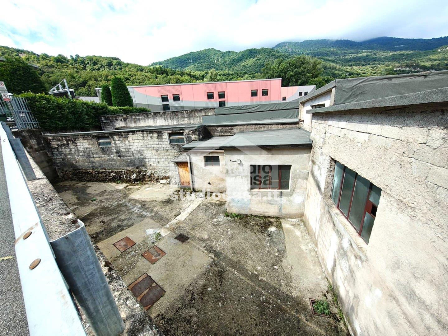Magazzino in vendita a Brentonico