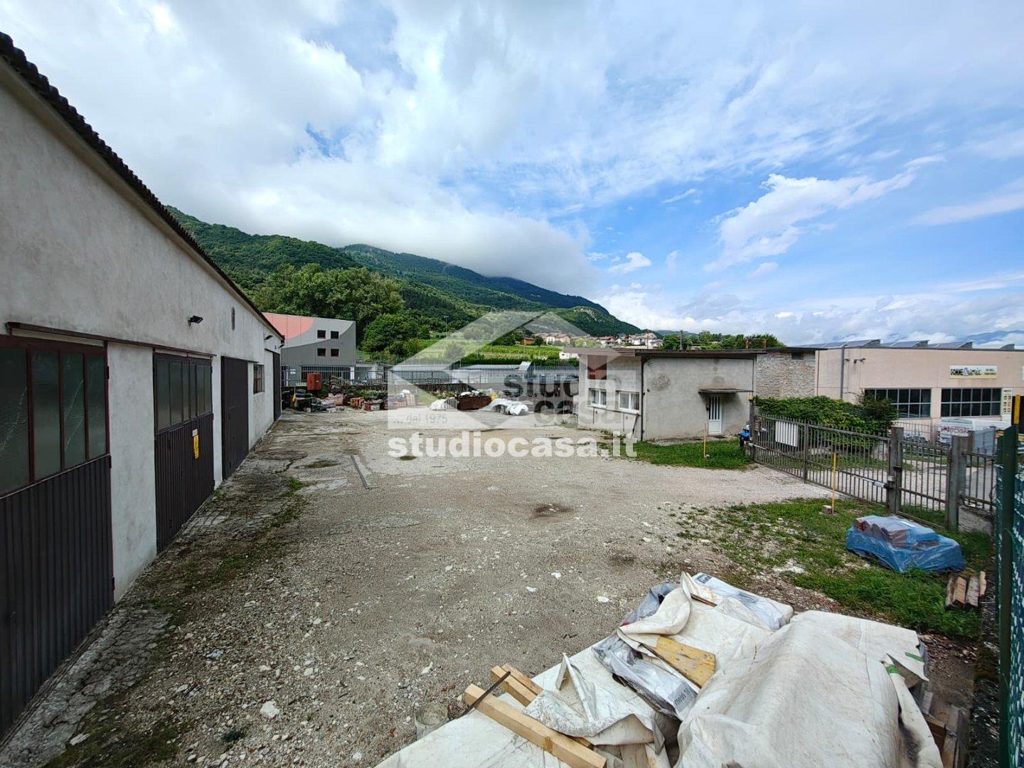 Magazzino in vendita a Brentonico