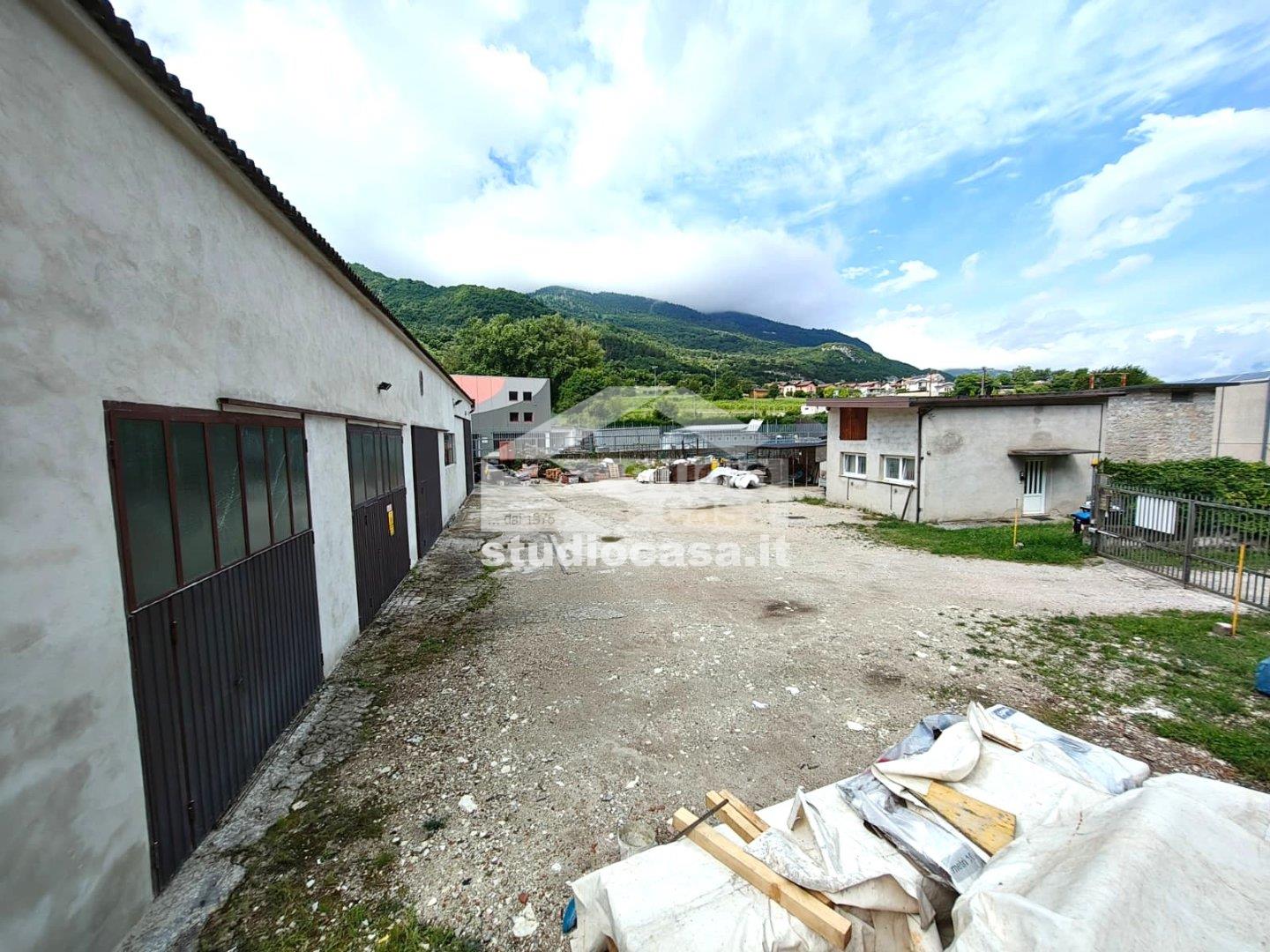 Magazzino in vendita a Brentonico