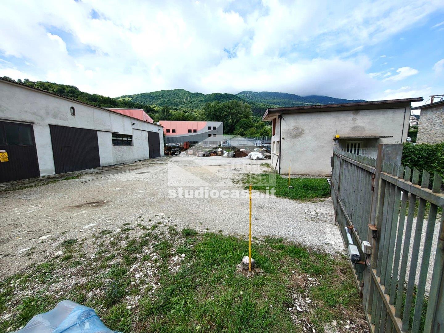 Magazzino in vendita a Brentonico