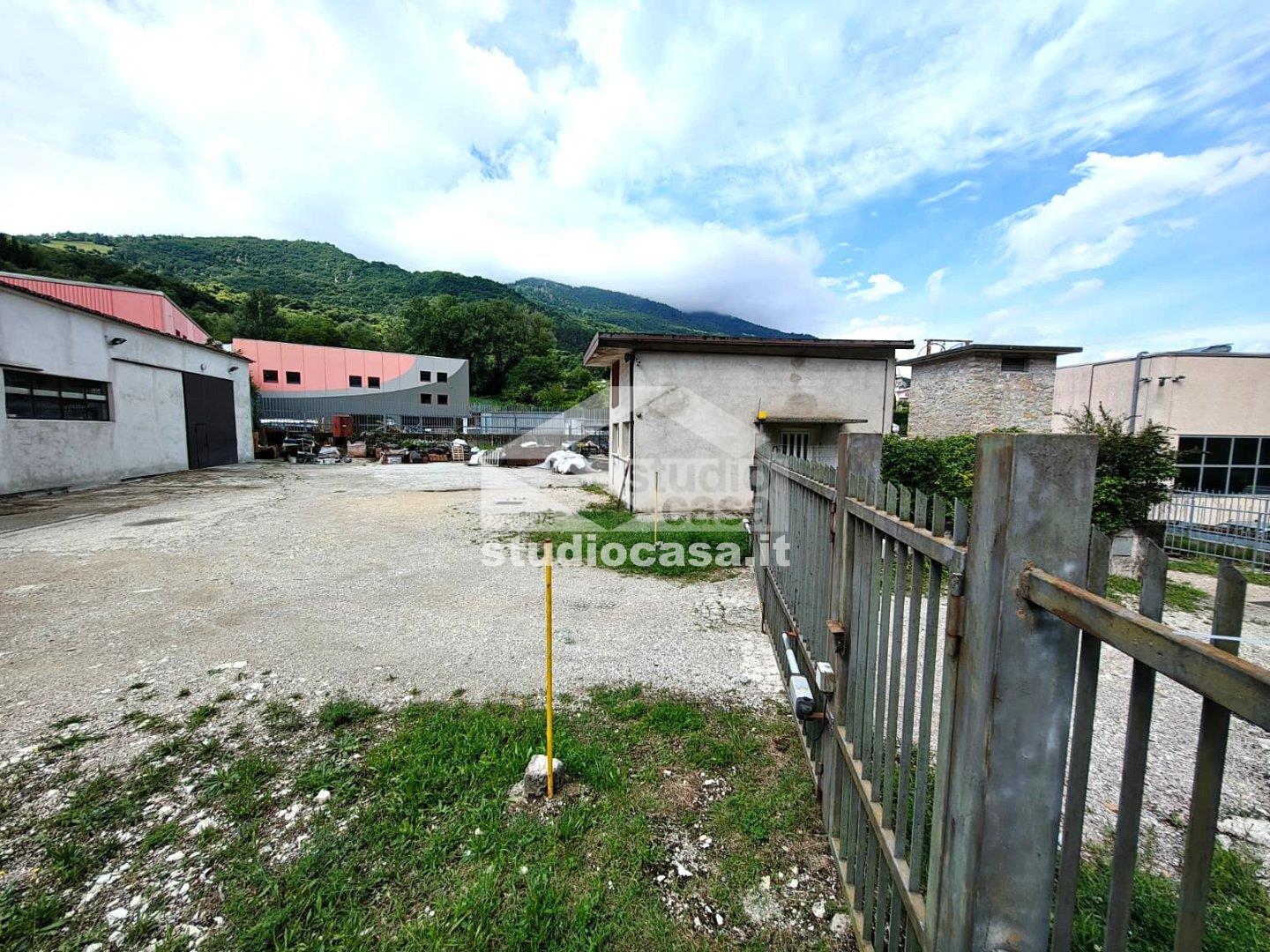 Magazzino in vendita a Brentonico