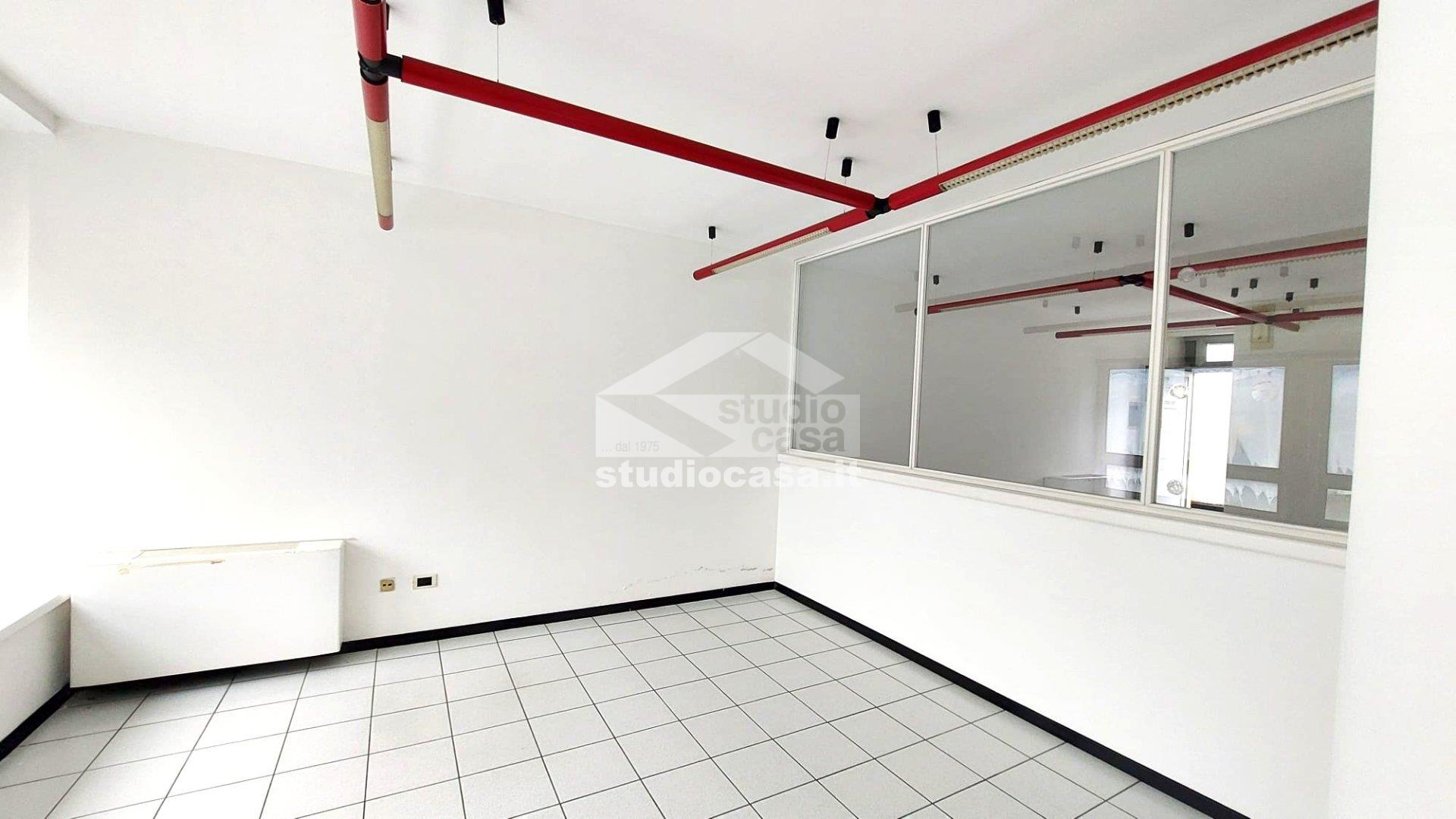 Ufficio in affitto a Ala