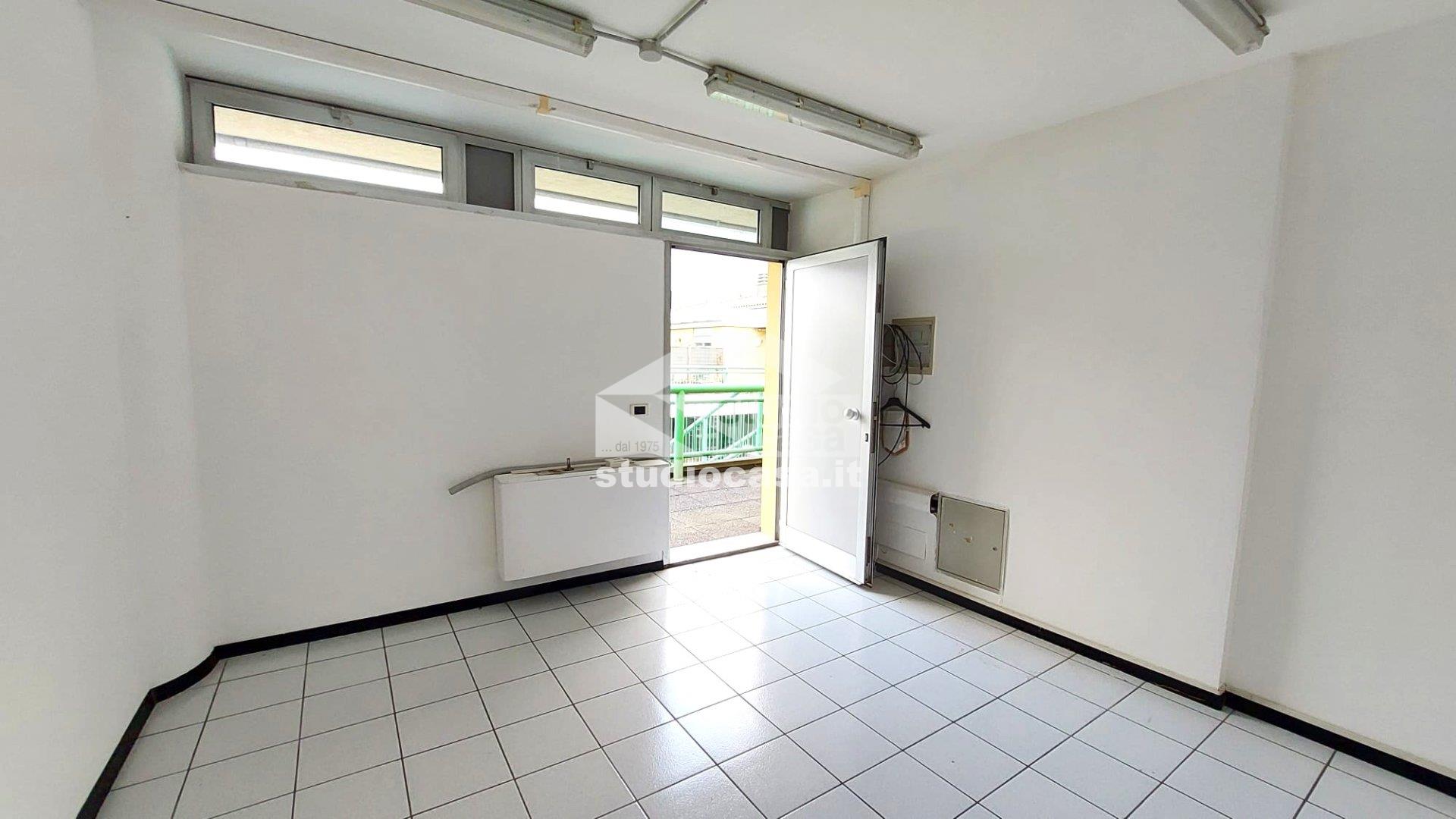 Ufficio in affitto a Ala
