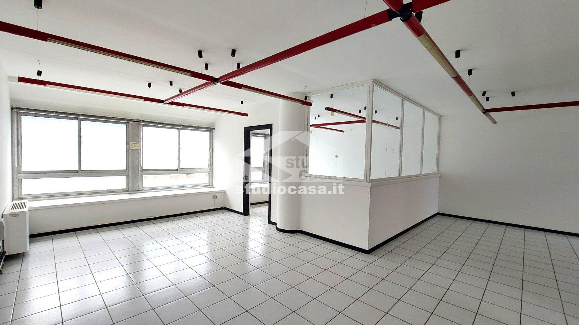 Ufficio in affitto a Ala