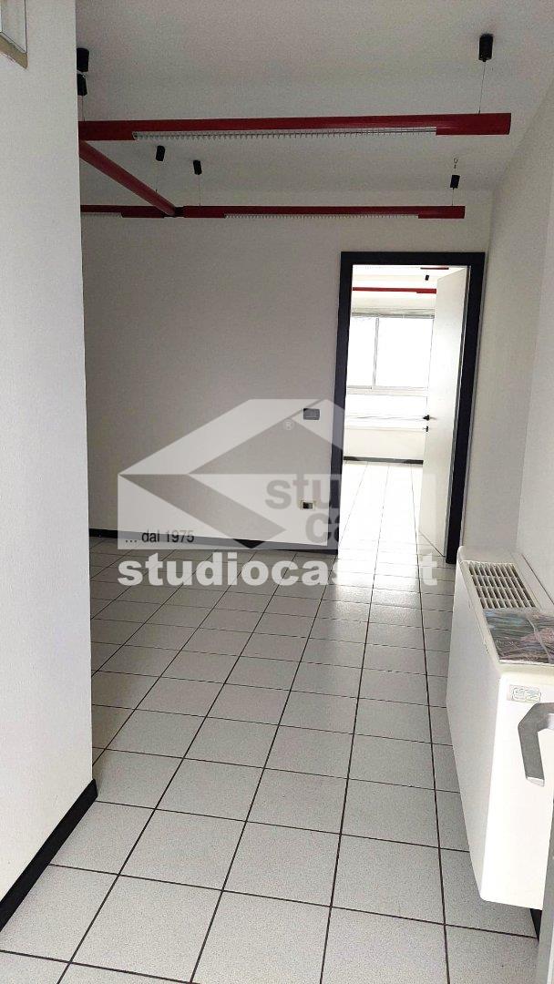 Ufficio in affitto a Ala