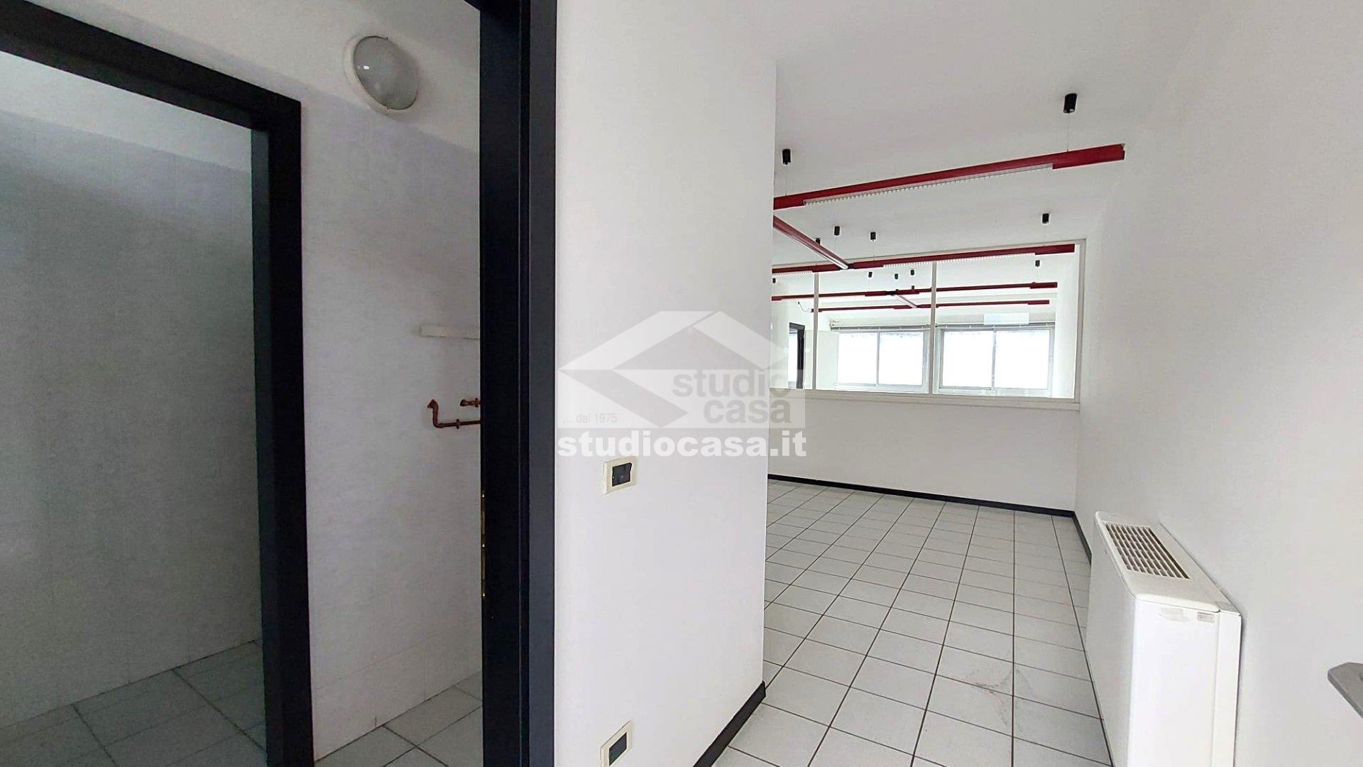 Ufficio in affitto a Ala