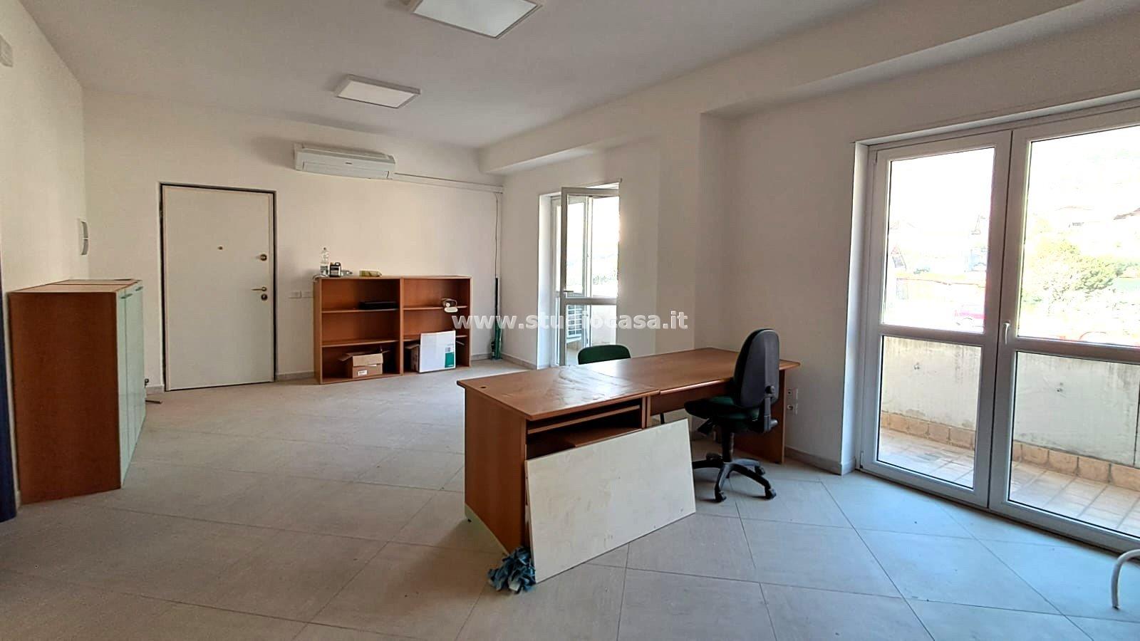 Ufficio in affitto a Avio