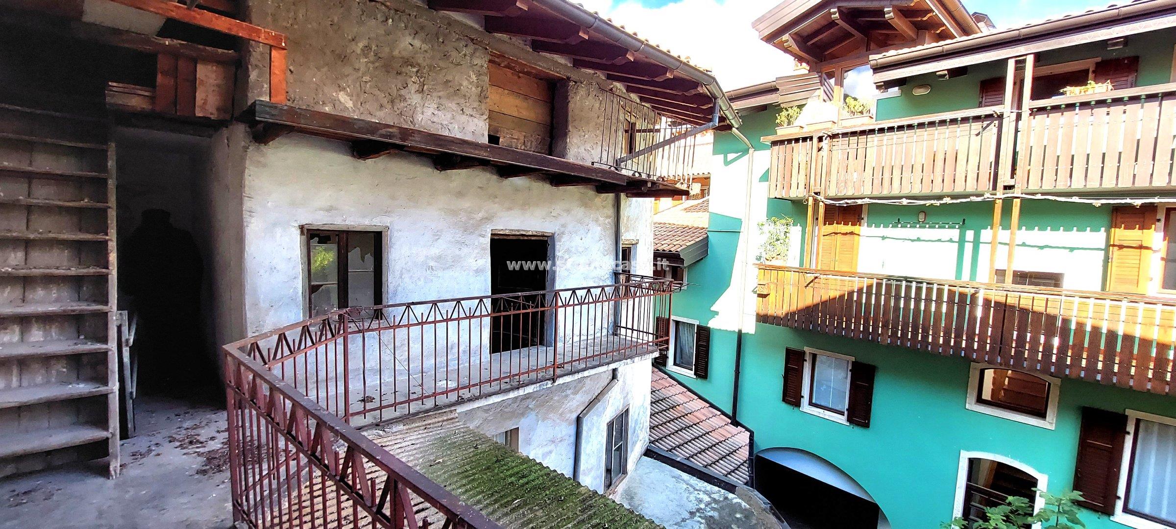 Casa Plurifamiliare in vendita a Ala